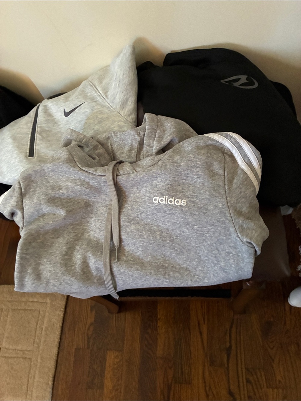Nike Women's Gray Crewneck Sweatshirt